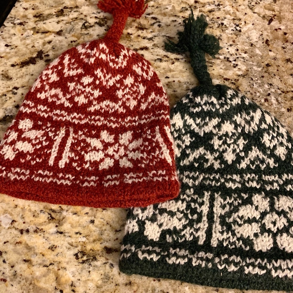 GAP Red and Green Knit Winter Hats (Set of 2) Unisex